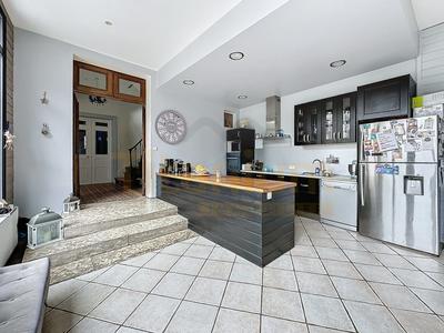 Maison - 280 m² - 11 pièces