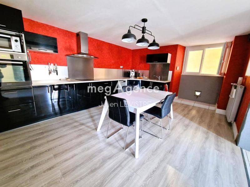 Maison - 185 m² - 9 pièces