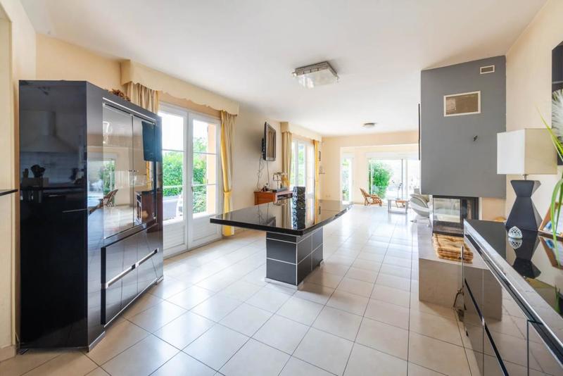 Maison - 212 m² - 8 pièces