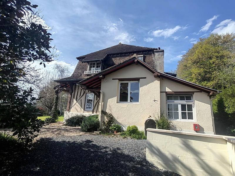 Propriété - 177 m² - 8 pièces