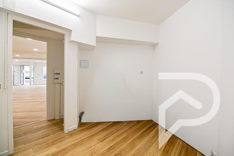Local commercial - 81 m² - 2 pièces