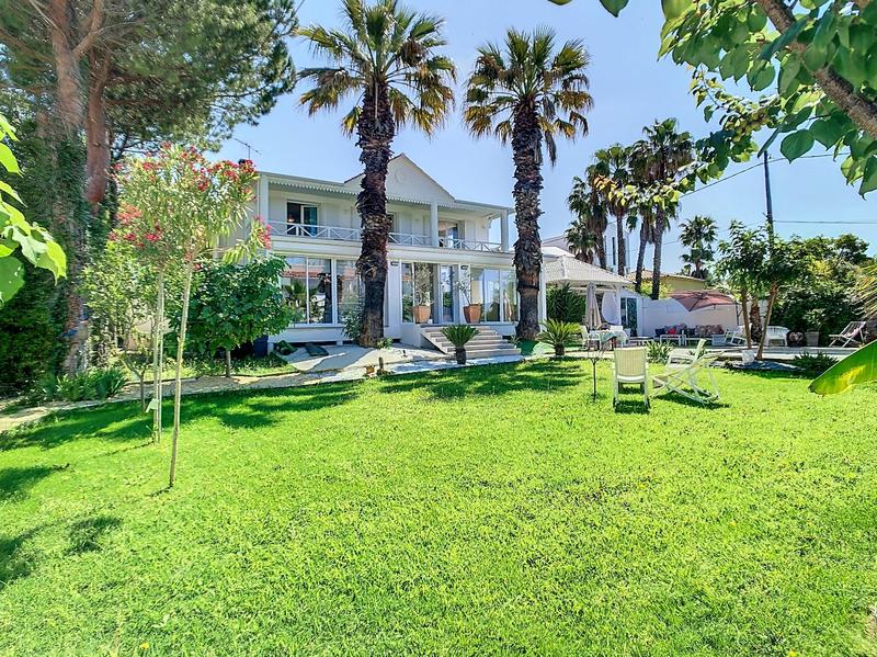 Villa - 284 m² - 8 pièces