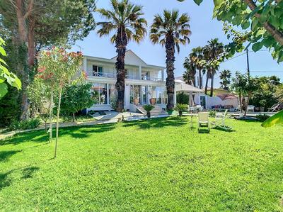 Villa - 284 m² - 8 pièces