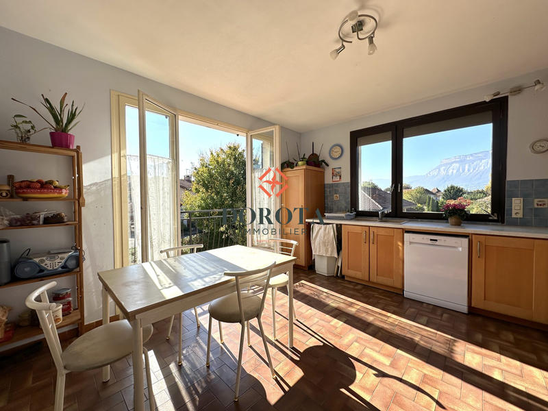 Maison - 263 m² - 15 pièces