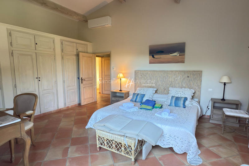 Maison - 280 m² - 7 pièces