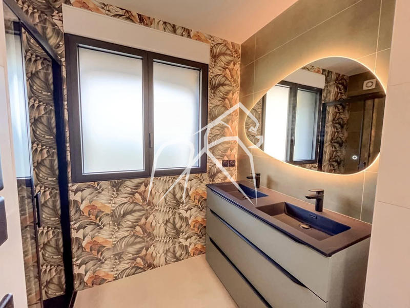 Maison contemporaine - 217 m² - 7 pièces