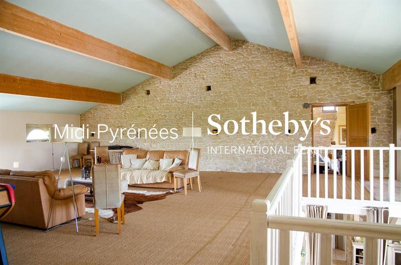 Maison - 655 m² - 13 pièces