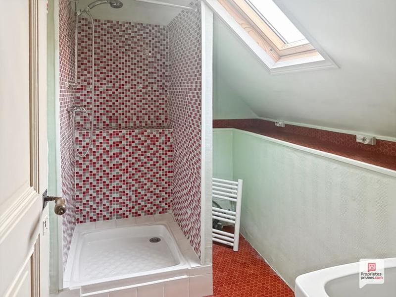 Maison - 211 m² - 10 pièces