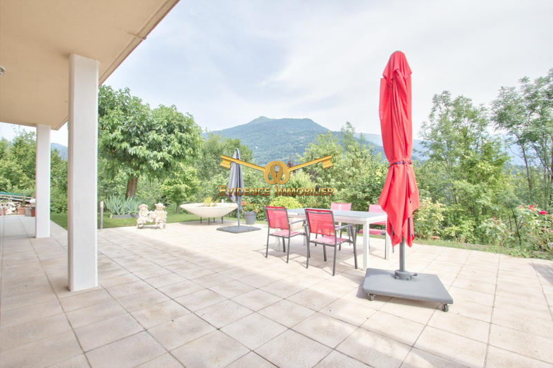 Maison - 215 m² - 7 pièces