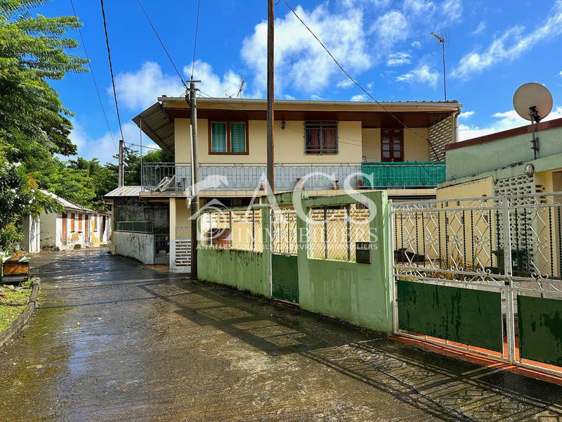 Maison - 96 m² - 4 pièces