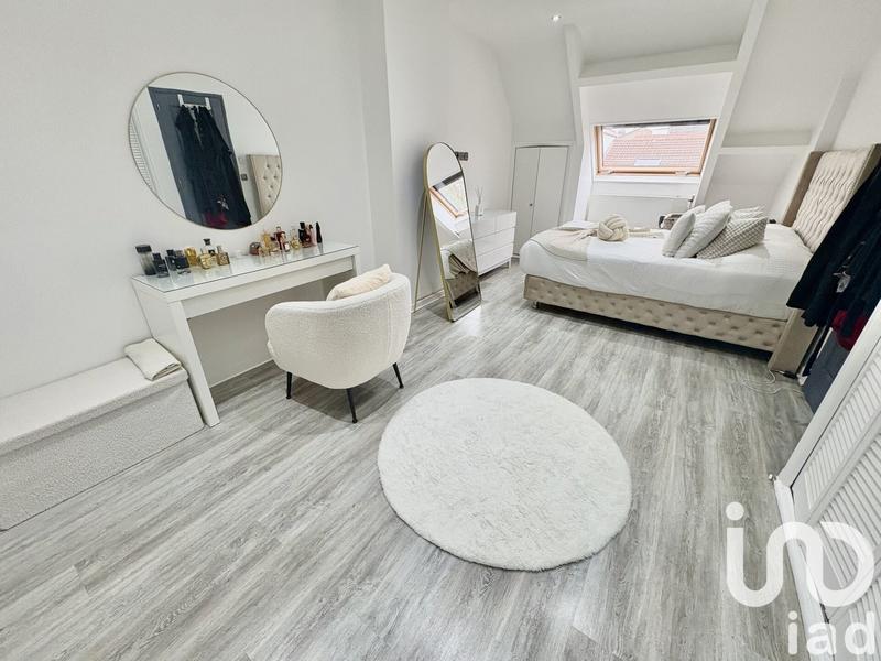 Maison - 137 m² - 8 pièces