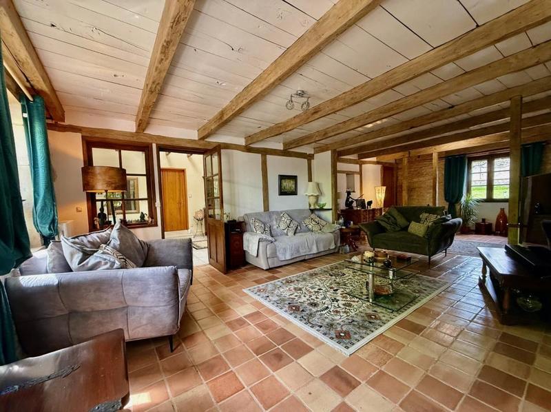 Maison - 214 m² - 8 pièces