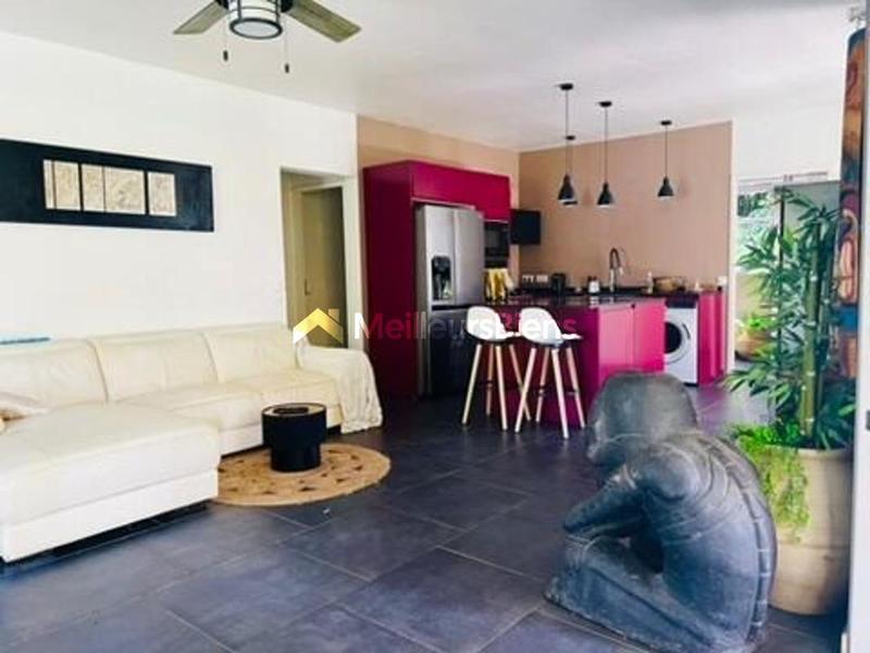 Maison - 230 m² - 9 pièces