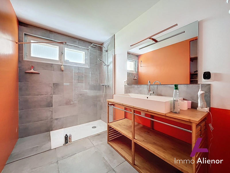 Maison traditionnelle - 183 m² - 6 pièces