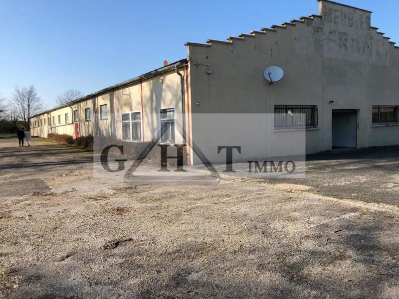 Entrepôt - 1 300 m²