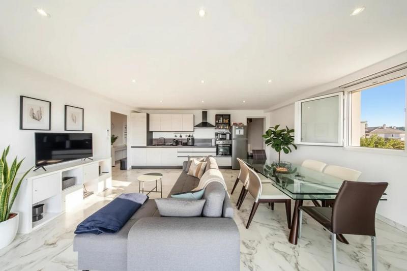 Studio - 117 m² - 4 pièces