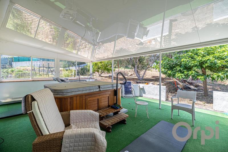 Villa - 205 m² - 6 pièces