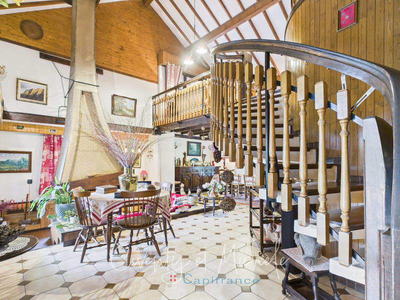 Maison - 308 m² - 10 pièces