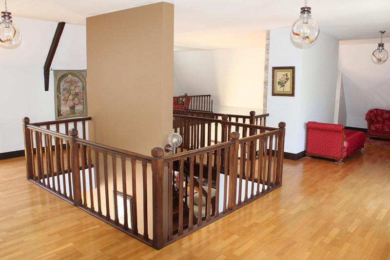 Maison - 300 m² - 8 pièces