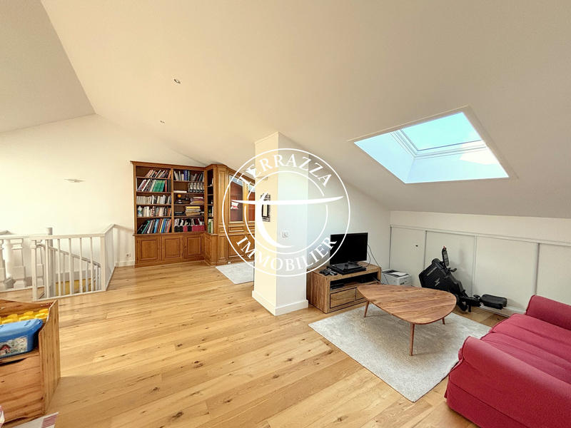 Duplex - 199 m² - 9 pièces