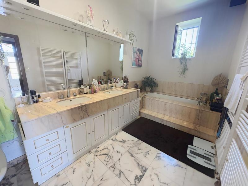 Maison de maîtres - 260 m² - 8 pièces