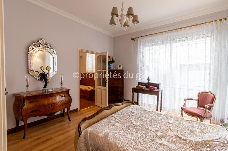 Appartement - 254 m² - 6 pièces