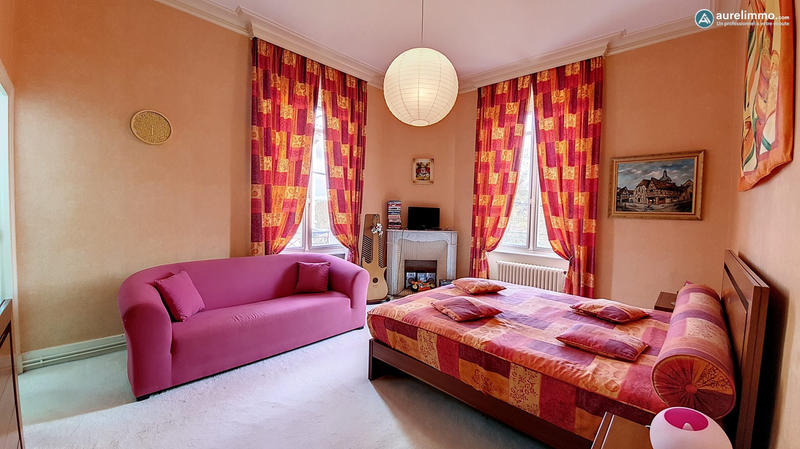 Maison - 285 m² - 9 pièces