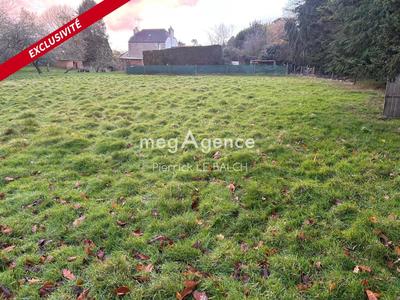 Terrain constructible - 1 200 m²