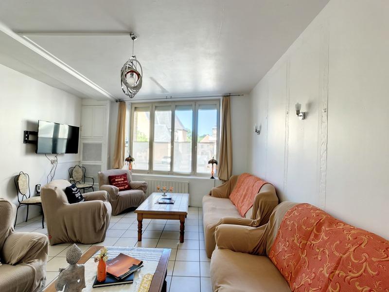 Maison - 216 m² - 9 pièces