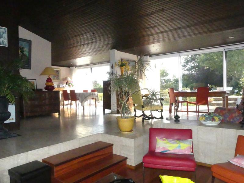 Maison - 220 m² - 9 pièces