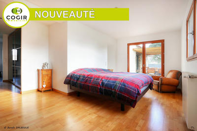 Maison - 250 m² - 8 pièces