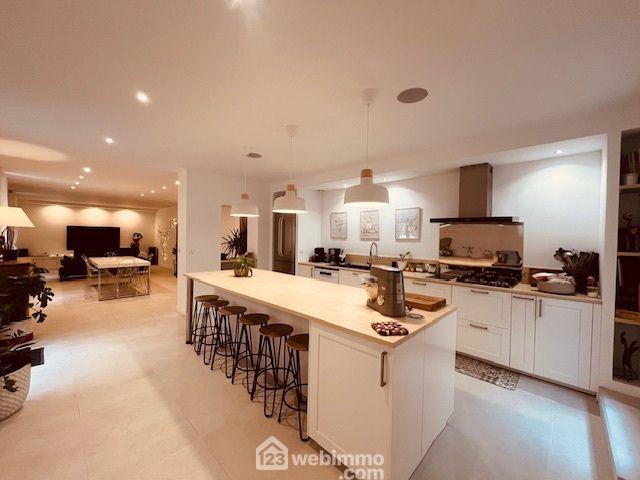 Maison - 224 m² - 6 pièces