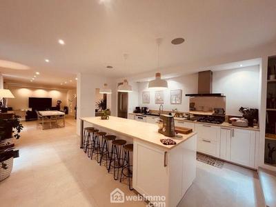 Maison - 224 m² - 6 pièces