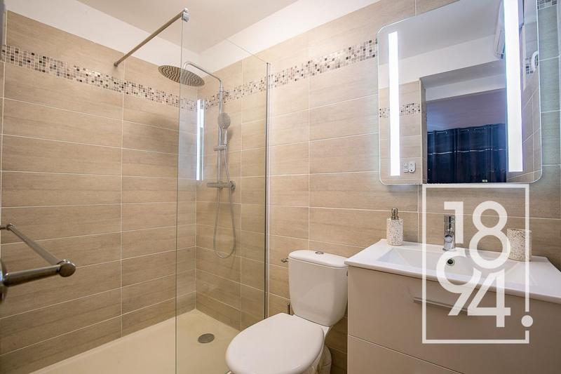 Maison - 385 m² - 6 pièces