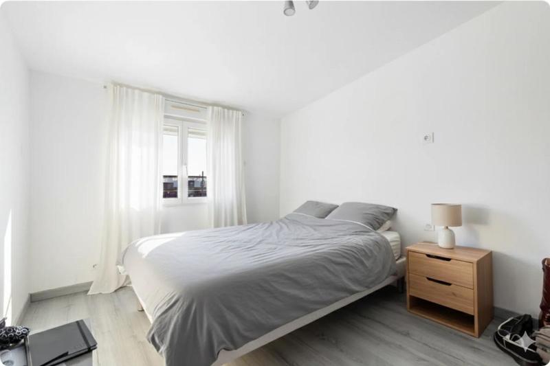 Maison - 227 m² - 9 pièces