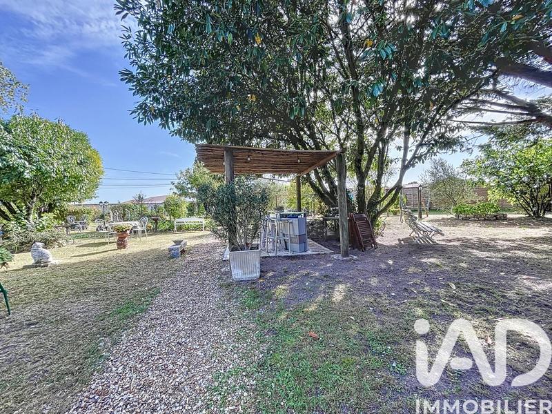 Maison - 290 m² - 9 pièces