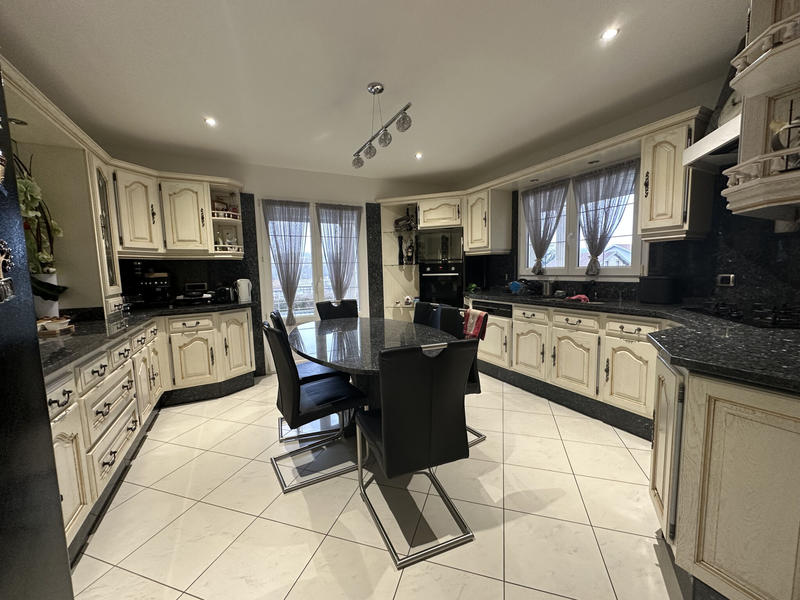 Maison - 383 m² - 8 pièces