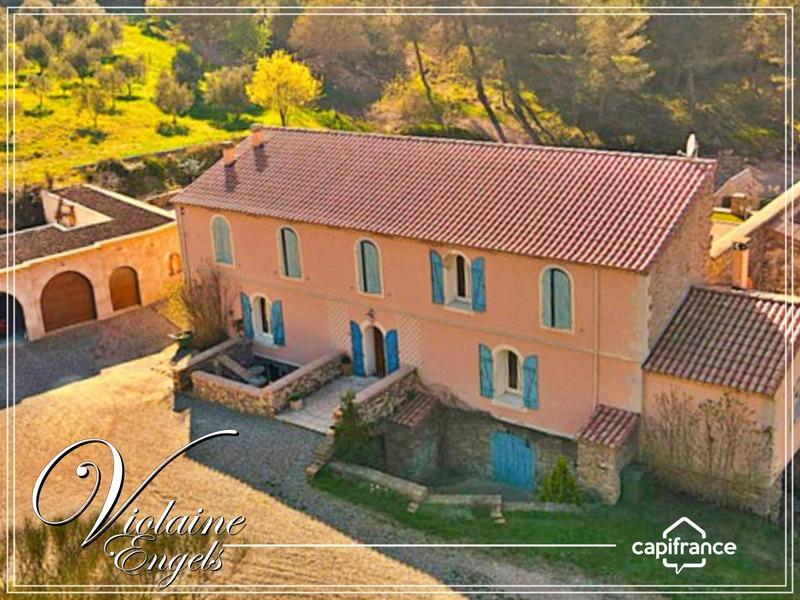 Propriété - 234 m² - 8 pièces