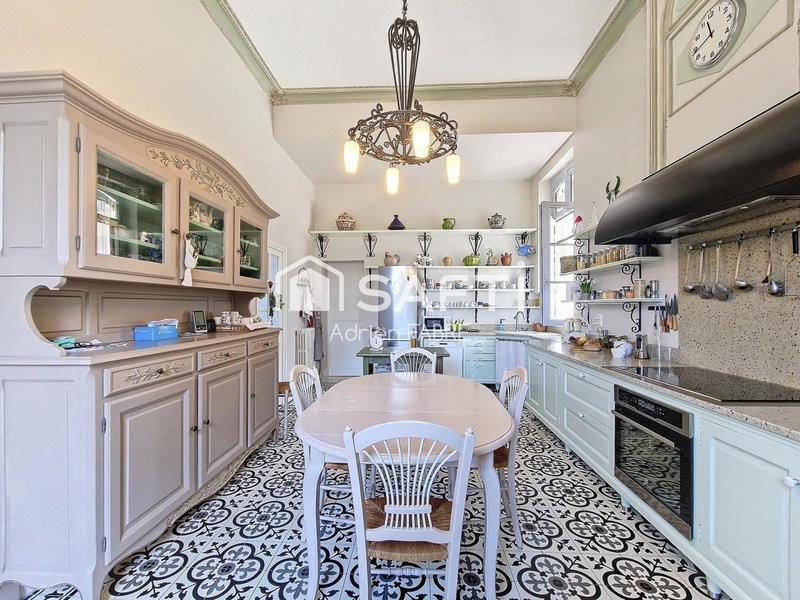 Château - 448 m² - 12 pièces