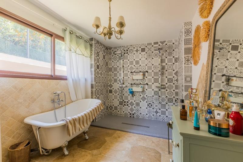 Demeure - 231 m² - 5 pièces