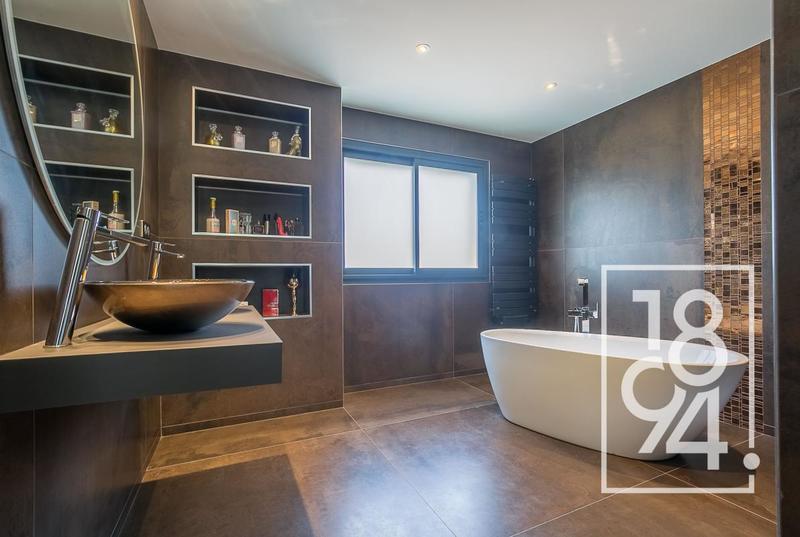 Maison - 391 m² - 8 pièces