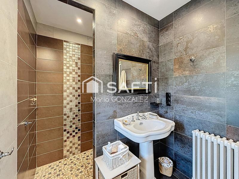 Maison - 229 m² - 7 pièces