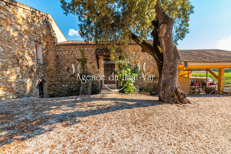 Château - 5 000 m² - 15 pièces