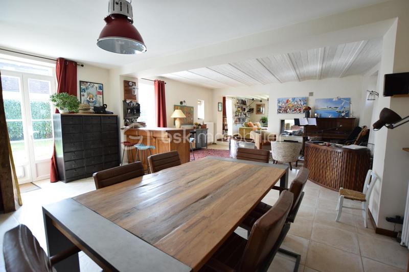 Maison - 210 m² - 7 pièces