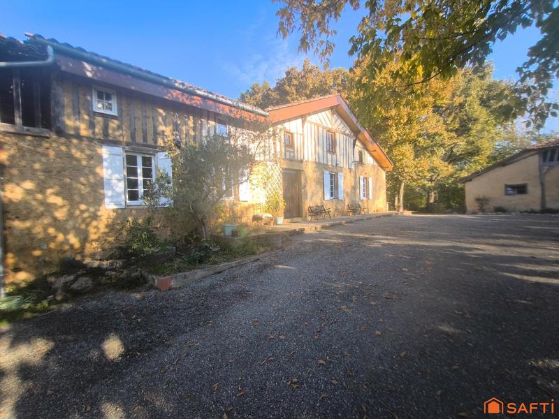 Maison - 248 m² - 9 pièces