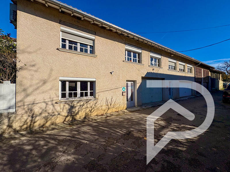 Maison - 270 m² - 11 pièces