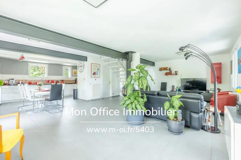 Maison - 185 m² - 8 pièces