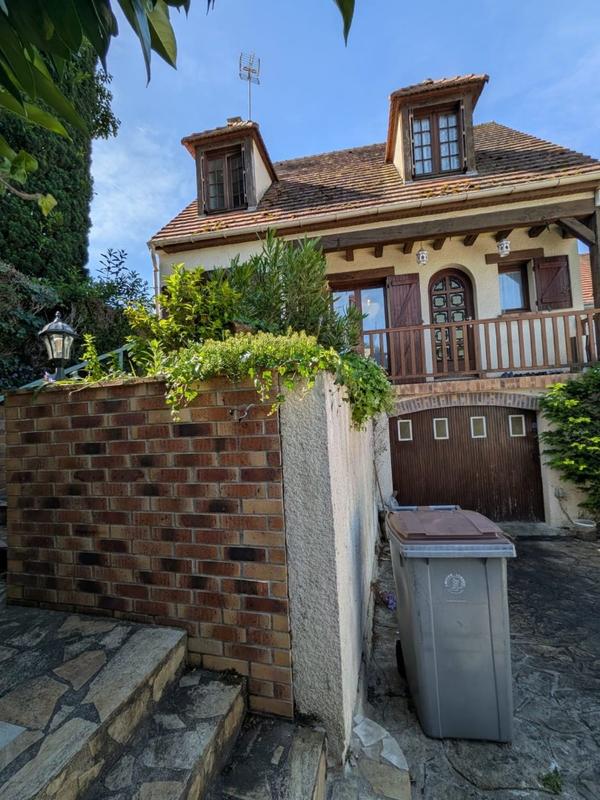 Maison - 96 m² - 4 pièces