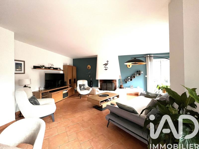 Maison - 244 m² - 9 pièces