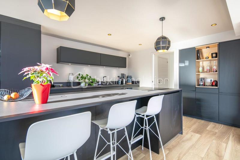 Maison - 200 m² - 6 pièces